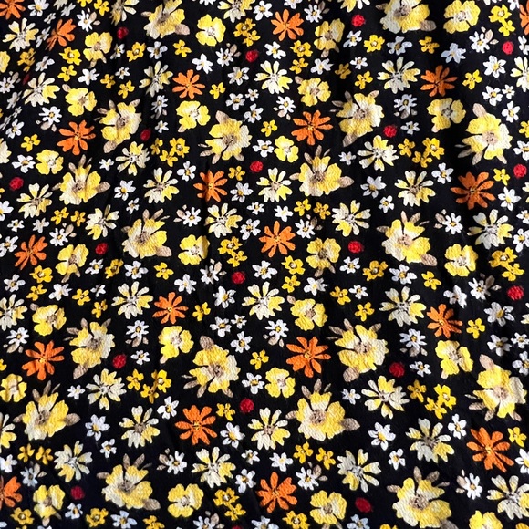 NWT Forever 21 floral print halter dress. Keyhole in front. Zipper closure. Med - Picture 6 of 9